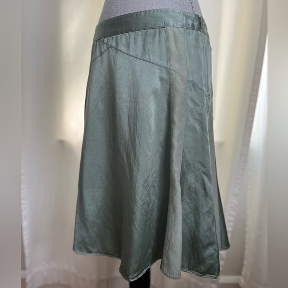CLUB MONACO mint sage green midi skirt. Soft satin flirty feminine Size 6 - Picture 5 of 13